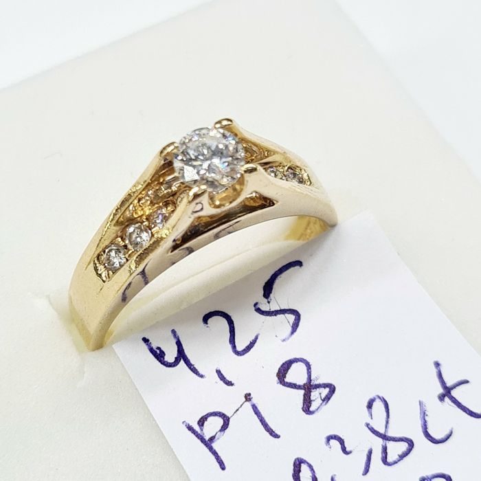 Продам золотые кольца с бриллиантами