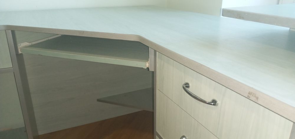 Письмовий стіл кутовий