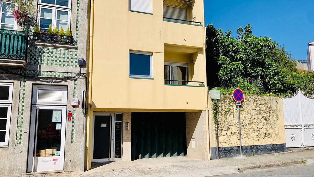 Garagem Lugar Coberto, Rua Costa Almeida