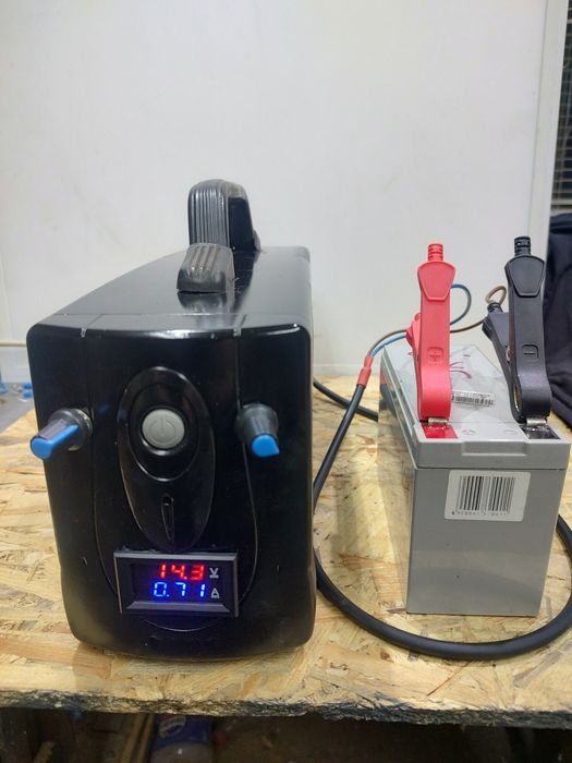 Зарядний пристрій