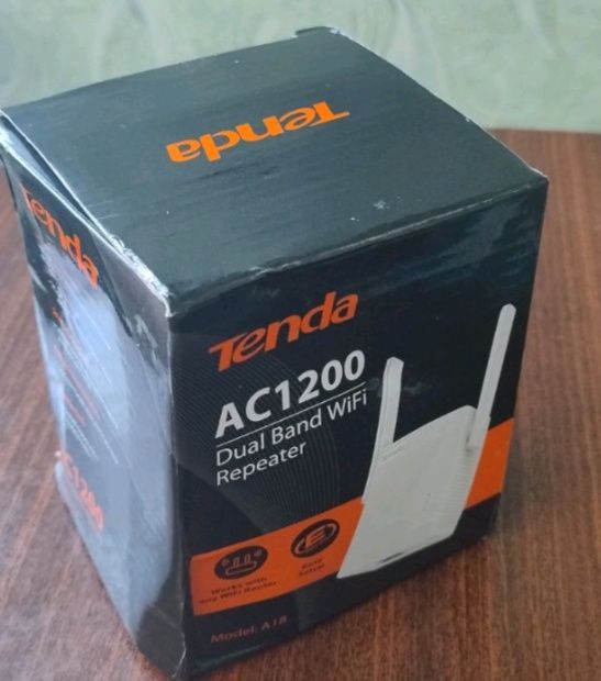Дводіапазонний підсилювач Wi-Fi Tenda A18 AC1200 (Репітер)