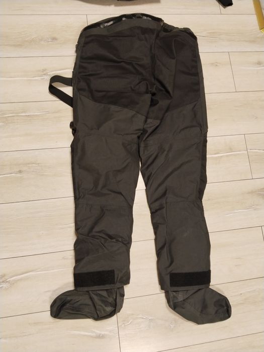 Сухий гідрокостюм з утеплювачем.