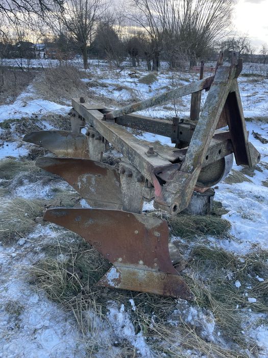 Продам плуг плн 3-35