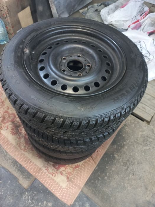 Резина на дисках R 15 зима та ковпаки BMW