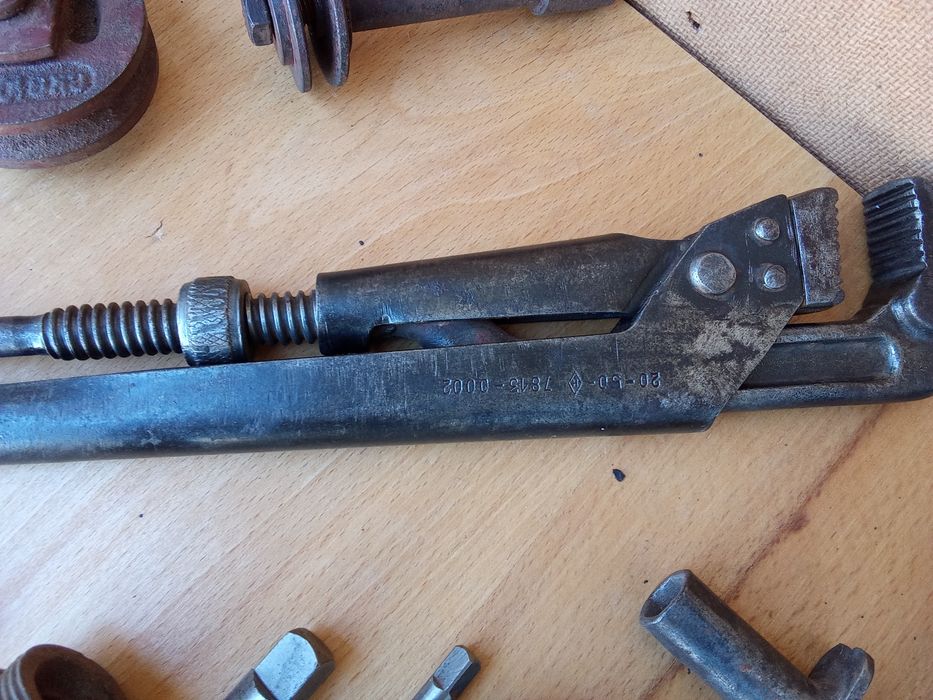 Інструмент різний