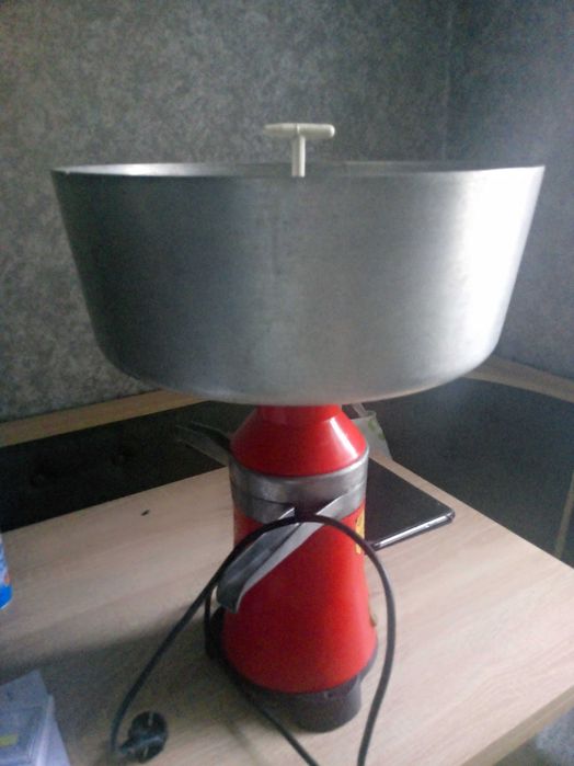 Продам електро сепаратор б/у у гарному стані