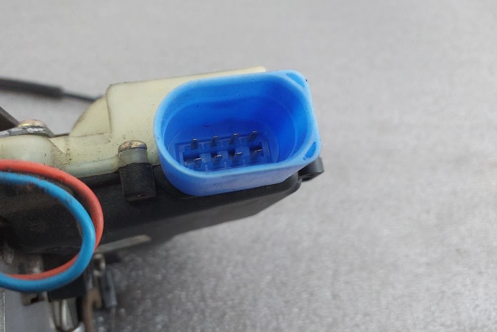 Fechadura / fecho porta frente esquerdo VOLKSWAGEN New Beetle Cabriole