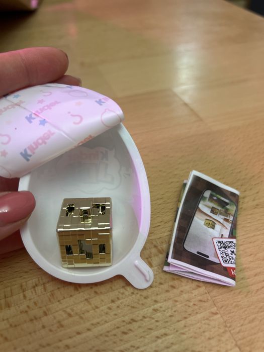 золотий блок kinder joy майнкрафт