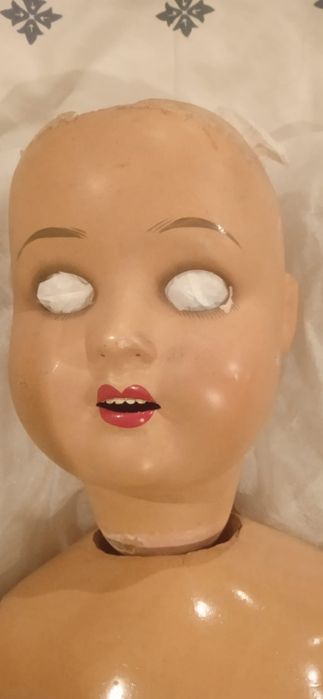 Boneca de porcelana articulada