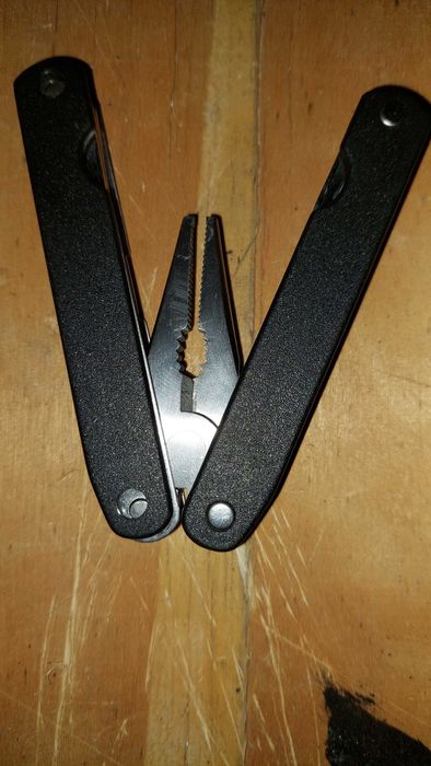 Alicate Multitool
