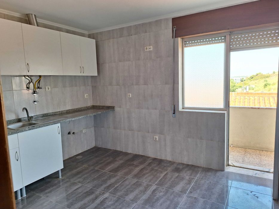 Apartamento T3 perto Centro Comercial Ubbo