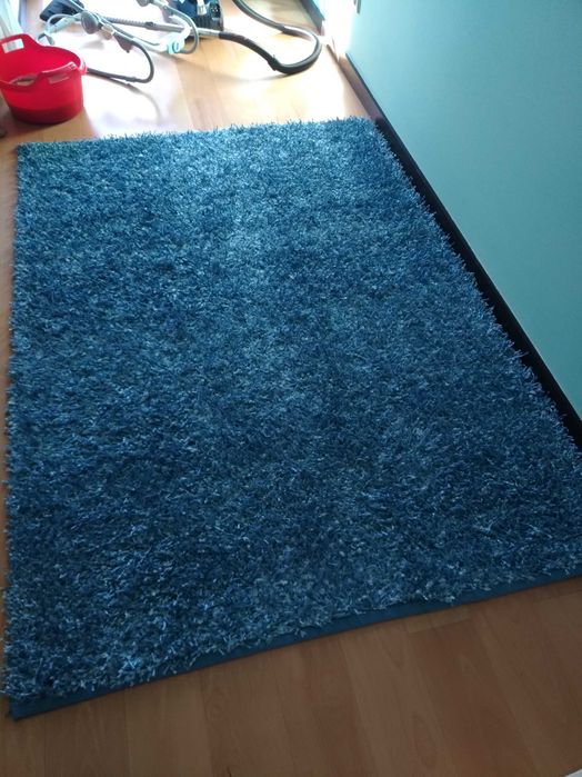 Tapete azul pelo medio