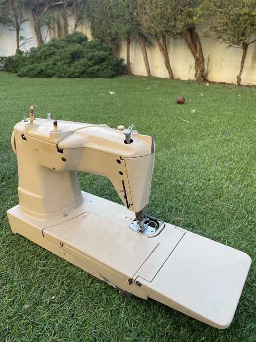 Máquina Singer modelo 431 G (apenas coleção)