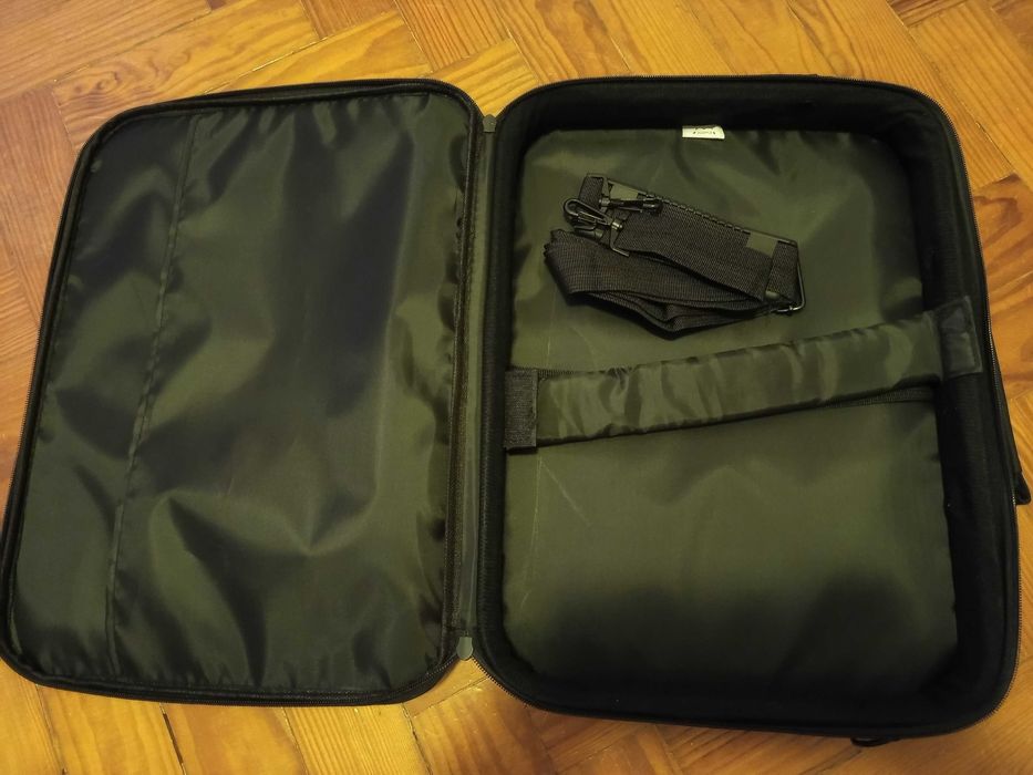 Mala para computador portátil. Nova, nunca foi usada.