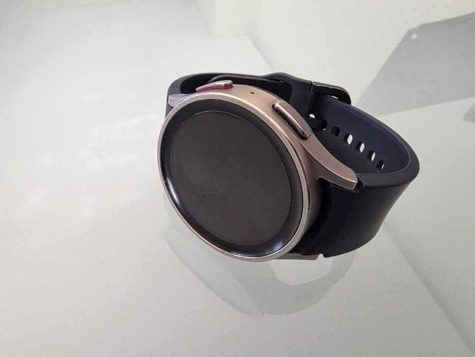Samsung Galaxy Watch 5 Pro Bluetooth Titanium + acessórios