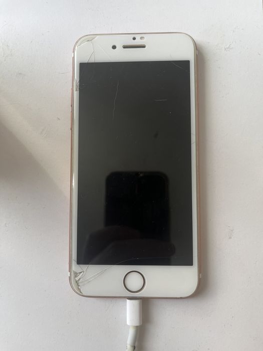 Смартфон IPhone 7 128gb (треба замінити батарею)