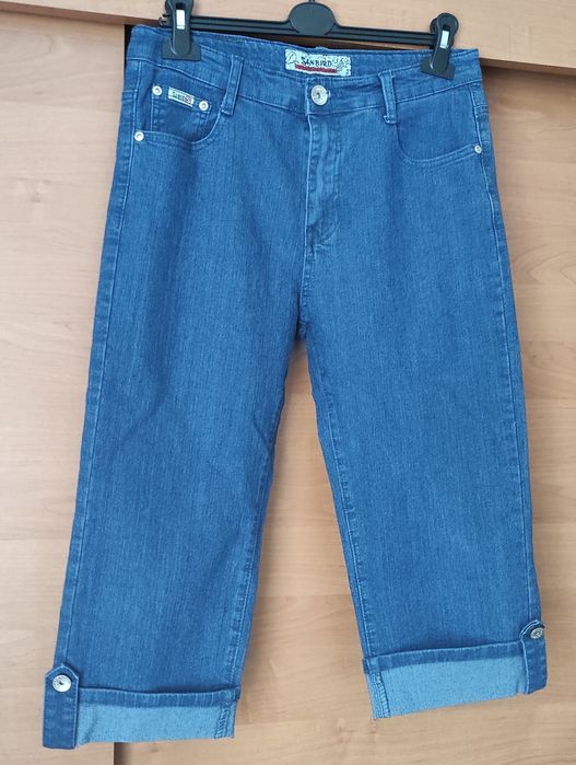 Spodnie jeansowe 3/4 w bardzo dobrym stanie, rozmiar S/M