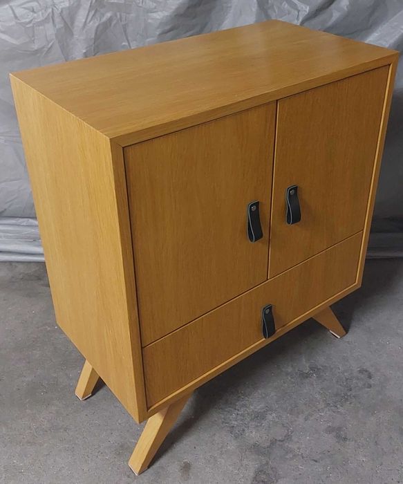 Pequeno Móvel (cómoda - mesinha)