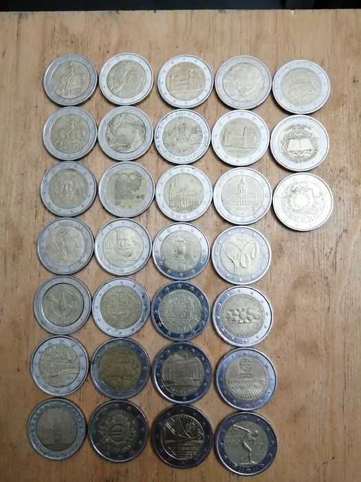 Moedas de colecção, defeitos de cunhagem e algumas com pormenores.