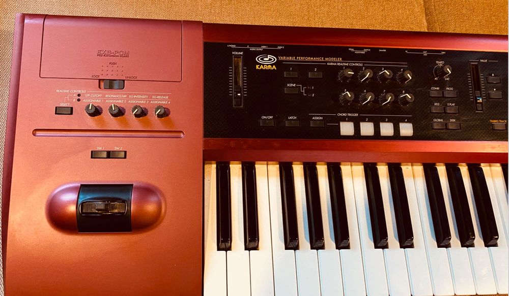Sintetizador Korg KARMA + Placas de Expansão EXB-PCM05 e EXB-PCM09