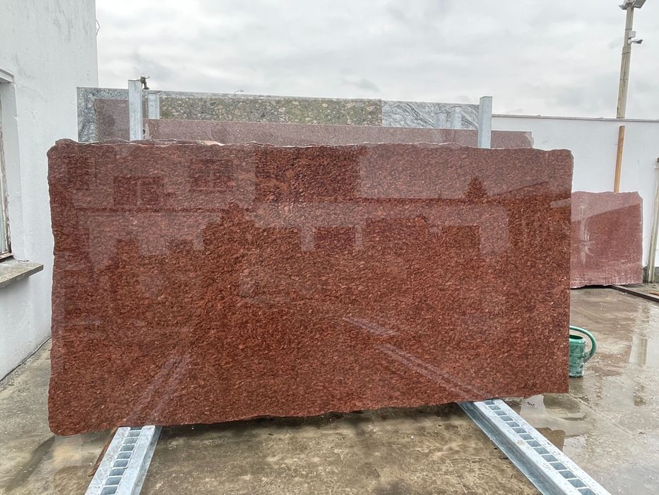 Parapety granitowe zewnętrzne wewnętrzne  blaty kuchenne stopnie