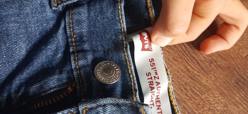 Продам джинси левіс
