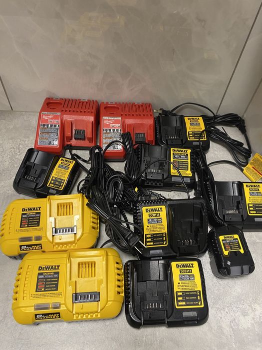 зарядні пристрої DeWALT 220v Батареї 2Ah 5Ah 8Ah Powerstack