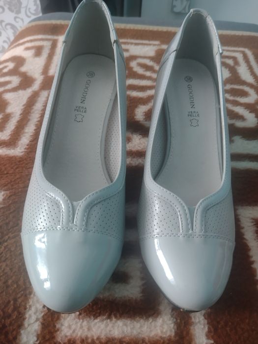 Czółenka na obcasie rozm. 38