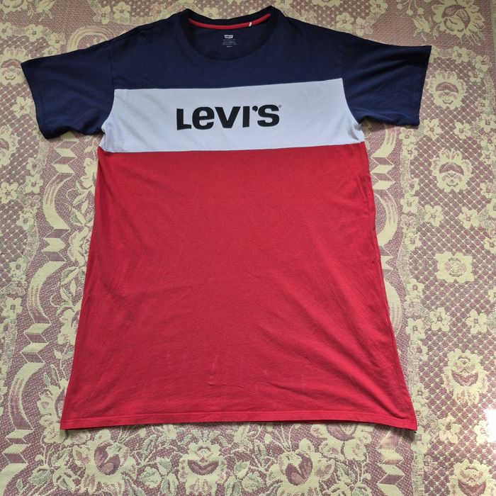 Футболка Levis,розмір S оверсайс.
