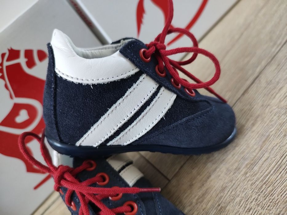 Trzewiki /Roczki Emel 18