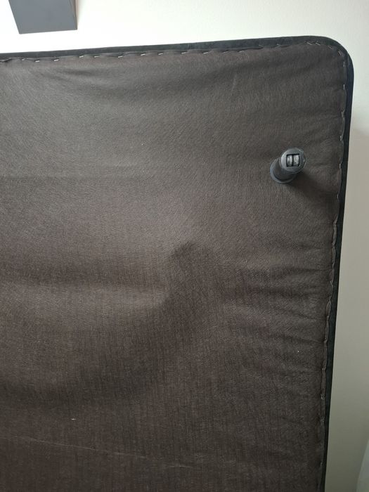 Cama estrado Sommier casal com colchão 2  mesas de cabeceira aparador