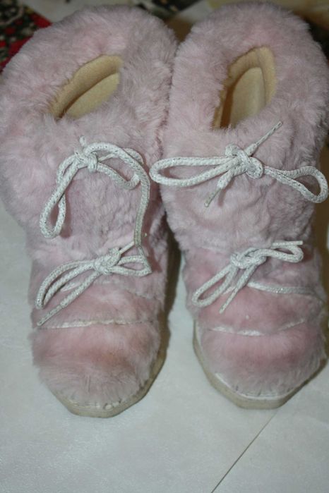 Милейшие фирменн.лунаходы  р-25/26 отличное состояние