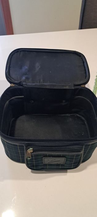 Mala de mão para levar champô desodorizante maquilhagem edc.
