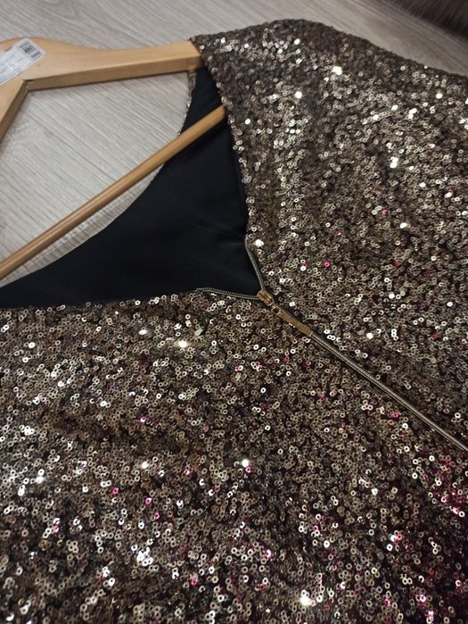 Нарядное платье в идеальном состоянии