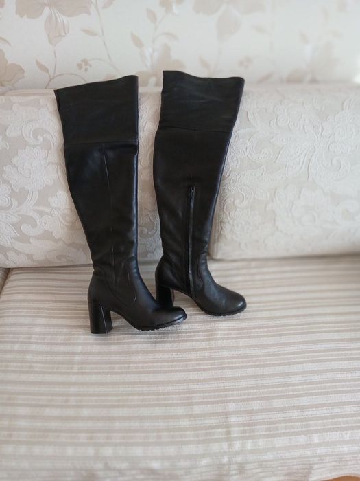 Продам кожаные сапоги Carvari