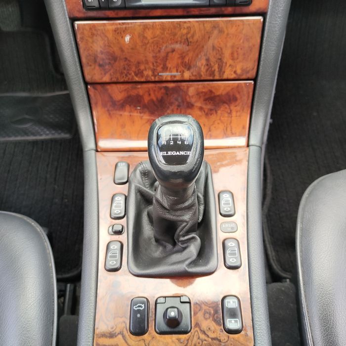 Mercedes-Benz E 200 — fotografia 6