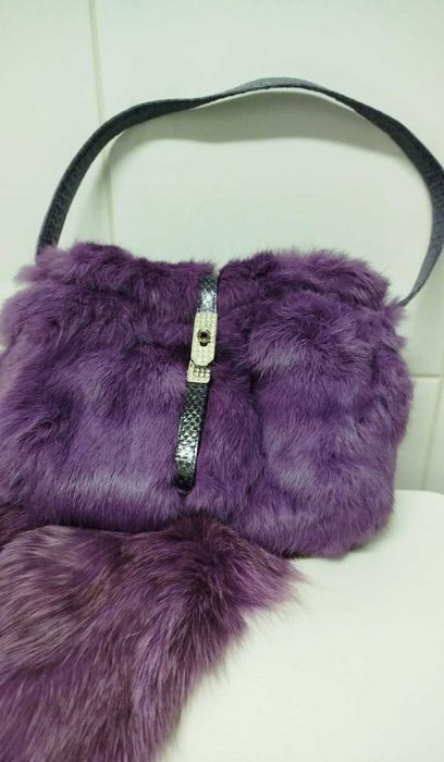 Pochete e estola de pelo verdadeiro tingido