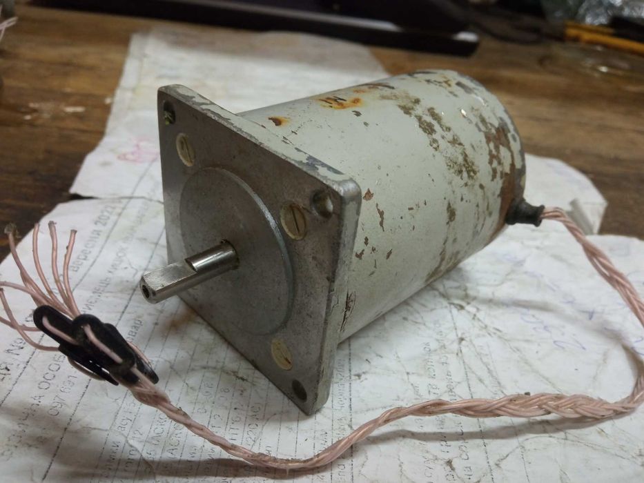 Кроковий двигун ДШИ - 200 - 3 -2 (Б-У)