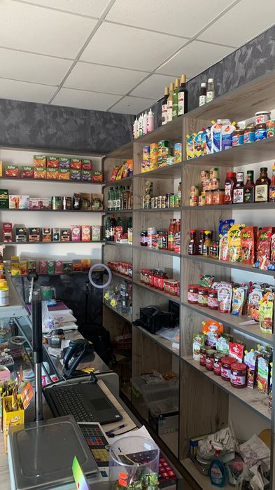 В продажі світильники та інше для магаза