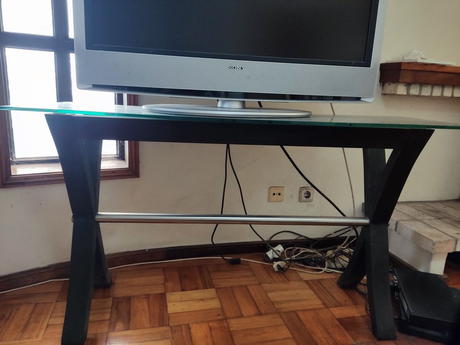 Mesa com tampo de vidro