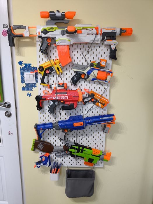 Zestaw 8 nerfów  wraz ze ścianką i strzałkami
