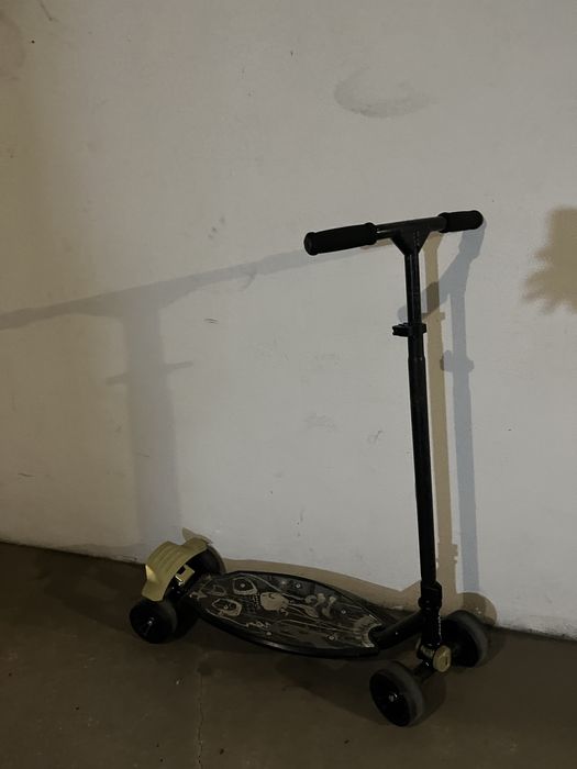 Trotinete de 4 rodas.