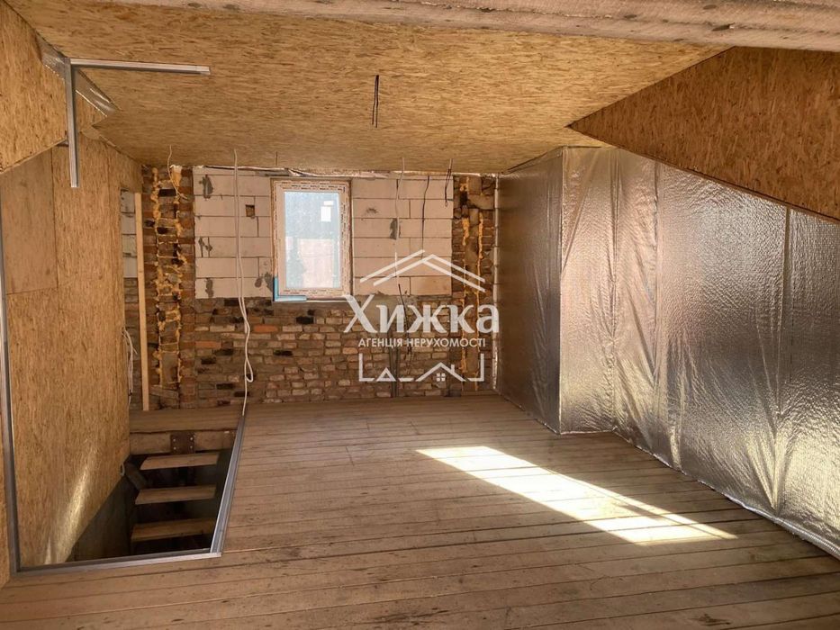 Продається будинок клубного типу у м. Хуст