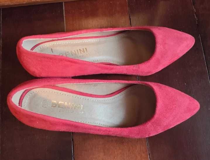 Sapatos vermelhos mulher