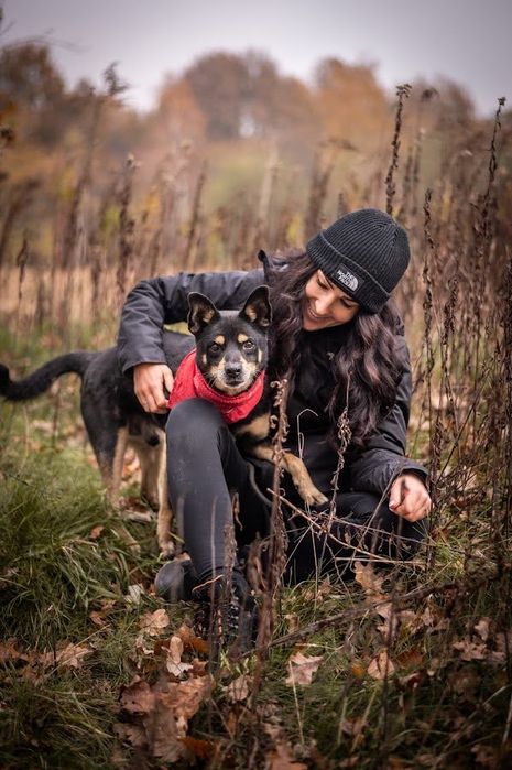 Czarny, superowy kundelek!Charakterny i oddany.Adopcja psa w potrzebie