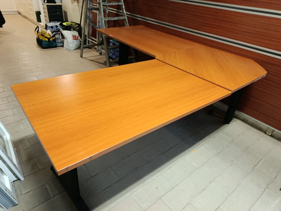 Secretaria escritório em canto