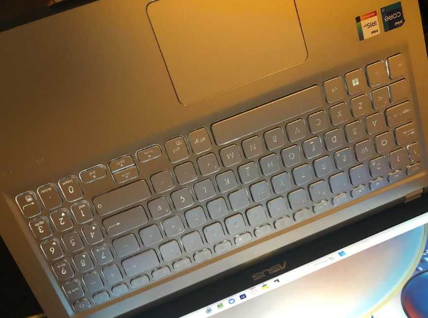 Portátil ASUS (15.6'' - Intel Core i7-1165G7 - RAM: 16 GB - 512 GB SSD