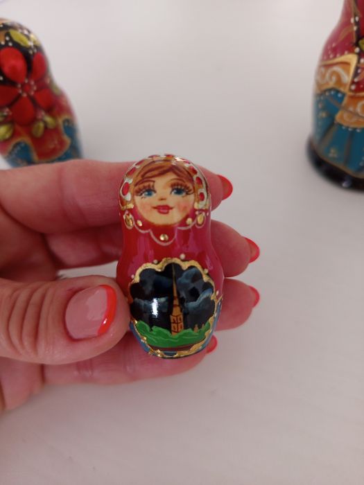 Matrioskas em madeira pintadas a mao
