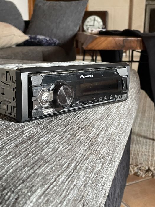 Rádio Pioneer (MVH-S120UB)