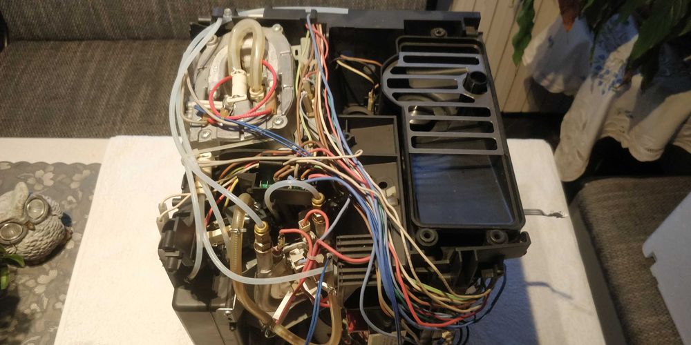 Delonghi esam 6900 część kadłubek grzałki winda pompa młynek co na zdj